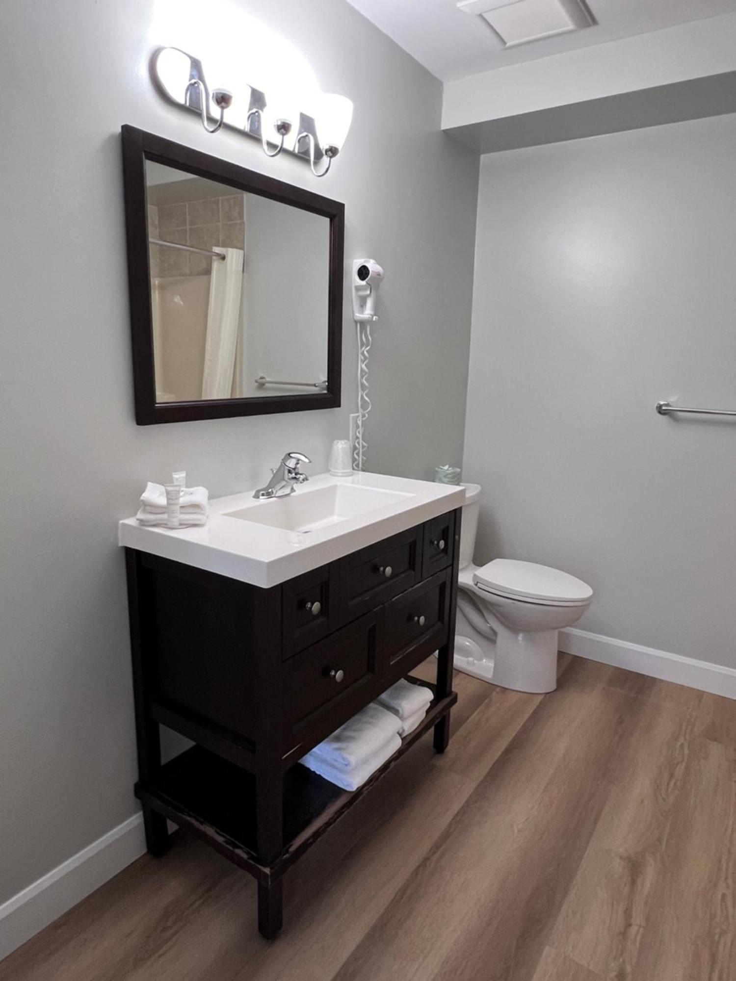 Wellington Inn Bracebridge Zewnętrze zdjęcie