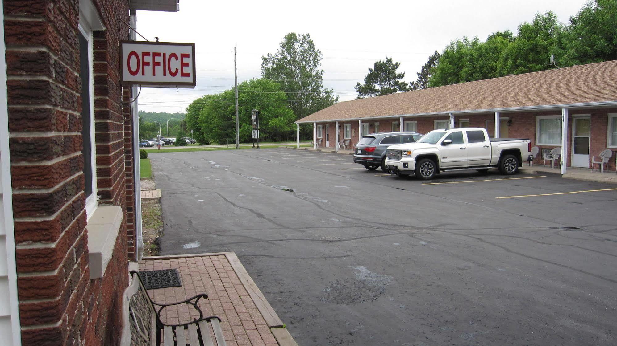 Wellington Inn Bracebridge Zewnętrze zdjęcie